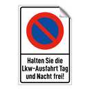 Halten Sie die Lkw-Ausfahrt Tag und Nacht frei!