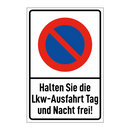 Halten Sie die Lkw-Ausfahrt Tag und Nacht frei!