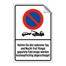 Halten Sie die Ladezone Tag und Nacht frei! Illegal geparkte Fahrzeuge werden kostenpflichtig abgeschleppt!