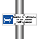 Parkplatz für Elektroautos nur zum Laden von Elektrofahrzeugen