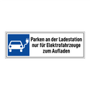Parken an der Ladestation nur für Elektrofahrzeuge zum Aufladen