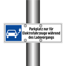 Parkplatz nur für Elektrofahrzeuge während des Ladevorgangs