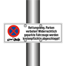 Rettungsweg. Parken verboten! Widerrechtlich geparkte Fahrzeuge werden kostenpflichtig abgeschleppt!