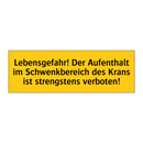Lebensgefahr! Der Aufenthalt im Schwenkbereich des Krans ist strengstens verboten!