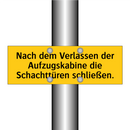 Nach dem Verlassen der Aufzugskabine die Schachttüren schließen.