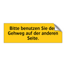 Bitte benutzen Sie den Gehweg auf der anderen Seite.