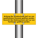 Achtung Der Schaltschrank darf nur von qualifiziertem Personal geöffnet werden. Vorsicht! Der Elektroschrank darf nur von Fachleuten geöffnet werden.