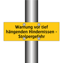 Warnung vor tief hängenden Hindernissen - Stolpergefahr