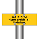 Warnung vor Absturzgefahr am Förderband