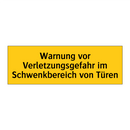 Warnung vor Verletzungsgefahr im Schwenkbereich von Türen