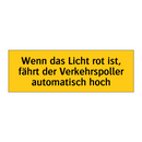 Wenn das Licht rot ist, fährt der Verkehrspoller automatisch hoch