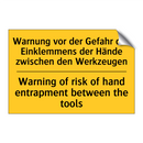 Warnung vor der Gefahr des Einklemmens /.../ - Warning of risk of hand entrapment /.../