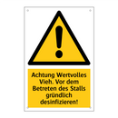 Achtung Wertvolles Vieh. Vor dem Betreten des Stalls gründlich desinfizieren!