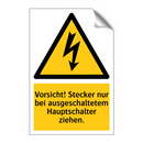 Vorsicht! Stecker nur bei ausgeschaltetem Hauptschalter ziehen.