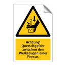 Achtung! Quetschgefahr zwischen den Werkzeugen einer Presse.