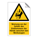 Warnung vor der Gefahr des Einklemmens der Hände zwischen den Werkzeugen