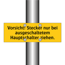 Vorsicht! Stecker nur bei ausgeschaltetem Hauptschalter ziehen.
