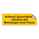 Achtung! Quetschgefahr zwischen den Werkzeugen einer Presse.